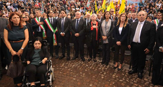 Manifestazione a Reggio La violenza sulle donne “non è un fatto privato“ ma riguarda tutti Entusiasimo e moltissimi giovani