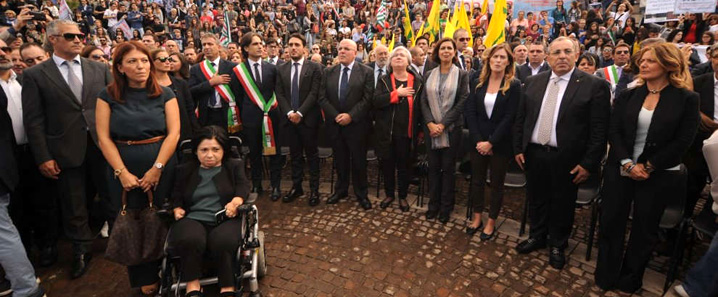 Manifestazione a Reggio La violenza sulle donne “non è un fatto privato“ ma riguarda tutti Entusiasimo e moltissimi giovani