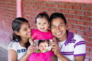 NICARAGUA/Valeska prima e dopo con mamma e papà