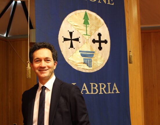Interrogazione di Pitaro (G misto) alla presidente Santelli sulle risorse per operatori commerciali e professionisti