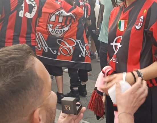 Festa Scudetto Milan: ecco il video della proposta di matrimonio Protagonisti due calabresi