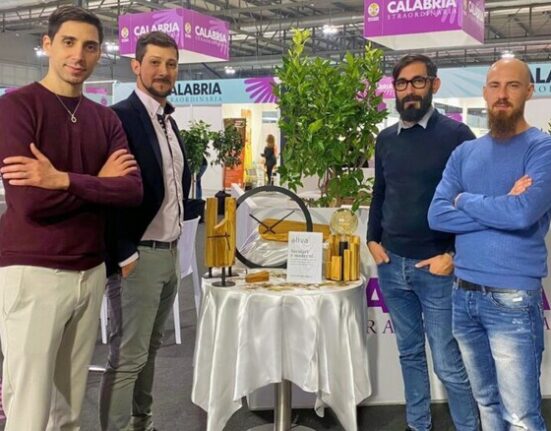 Nuova vita da scarti potatura ulivi: l’idea vincente di quattro giovani calabresi