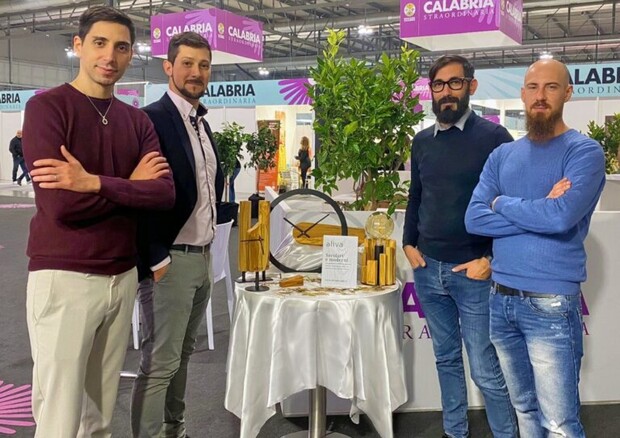 Nuova vita da scarti potatura ulivi: l’idea vincente di quattro giovani calabresi