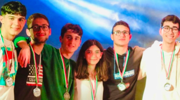 Olimpiadi della Cultura, trionfo del liceo calabrese ‘L Da Vinci’