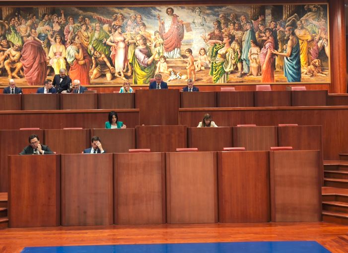 Età del consenso, il Consiglio regionale approva una mozione per innalzarla