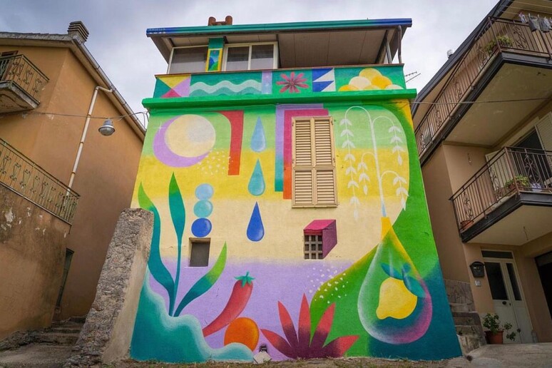 ‘LuceFest’, in Calabria i murales illuminano i borghi