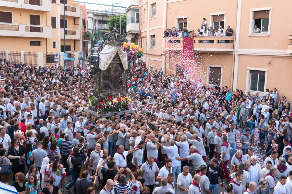 In suo onore, concessione quadri della Madonna della Consolazione