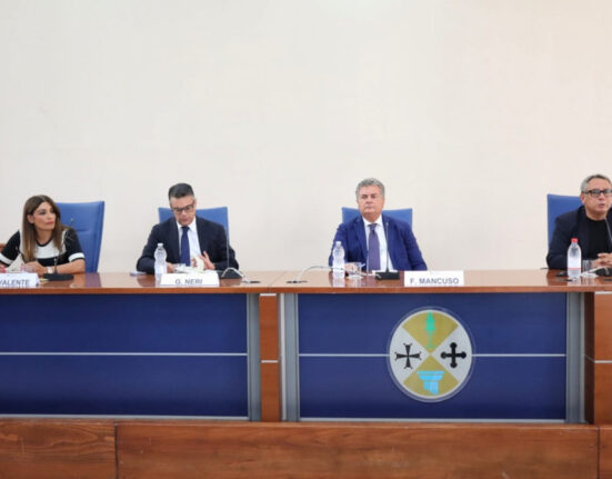 Mozione sull’età del consenso sessuale, la Calabria fa da apripista: ‘Alzare l’età a 16 anni’