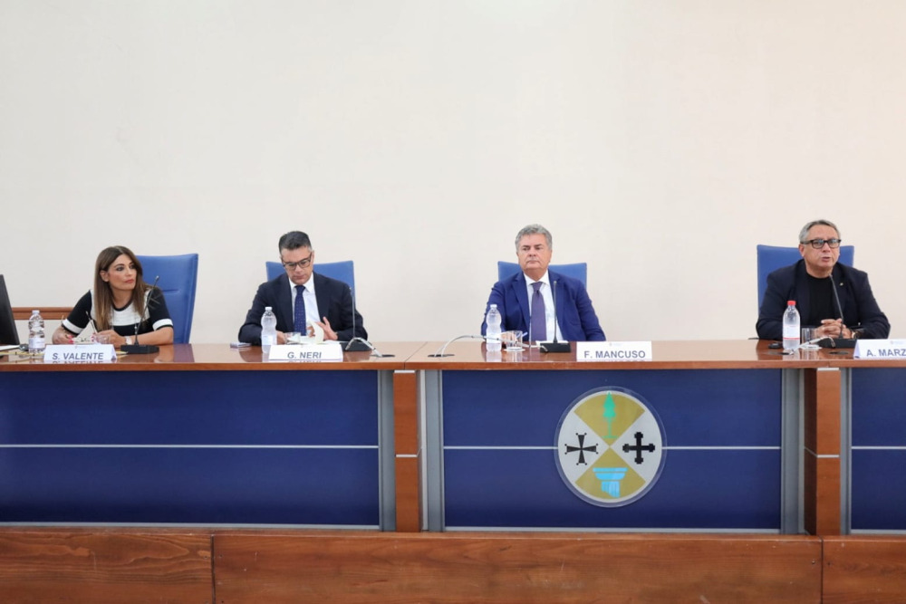 Mozione sull’età del consenso sessuale, la Calabria fa da apripista: ‘Alzare l’età a 16 anni’