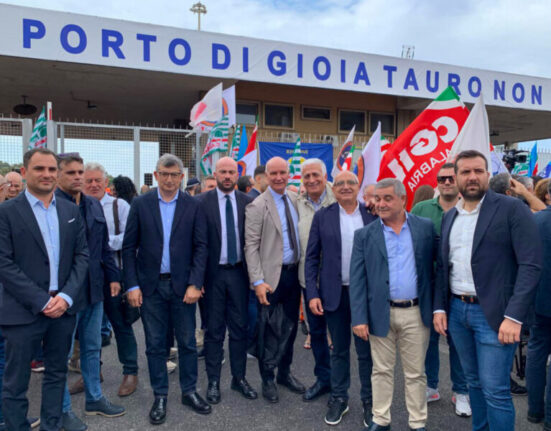 Flash Mob a Gioia Tauro, il cdx regionale: ‘In gioco il destino di 4 mila lavoratori’