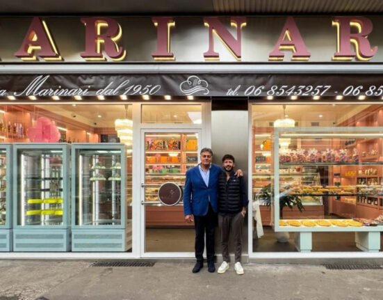 Giovane designer reggino firma storica pasticceria di Roma