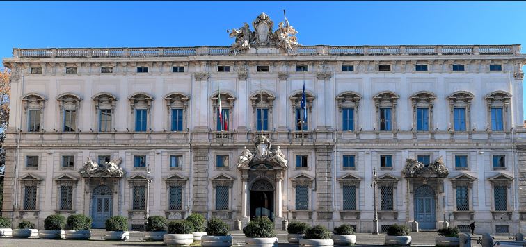 Ncc, i dubbi della Consulta su stop licenze: decisive leggi regionali calabresi