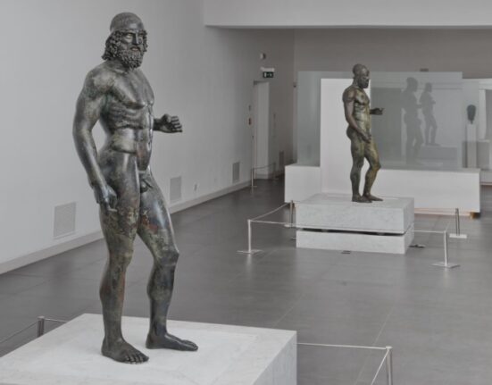 I Bronzi di Riace si rifanno il look: iniziata campagna di manutenzione
