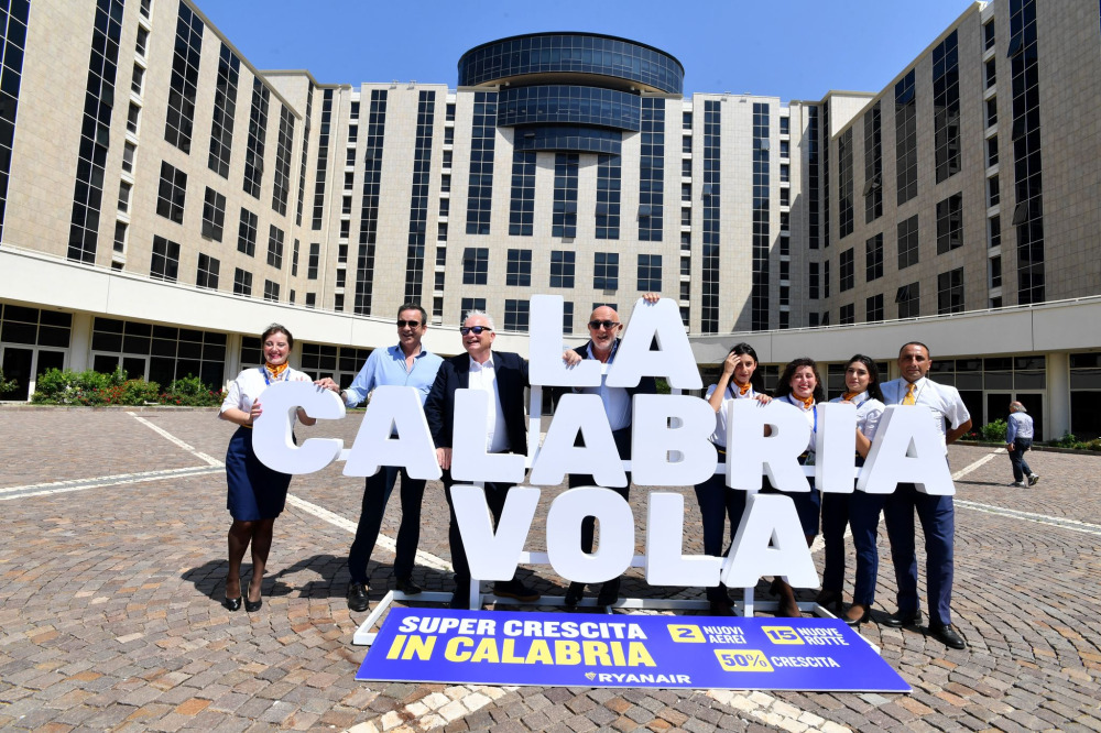 ‘La Calabria vola’: 11 nuove rotte Ryanair dagli aeroporti calabresi