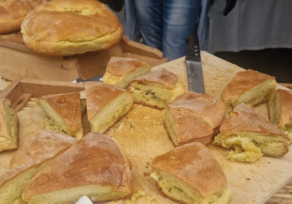 Cleto, il paese dei due castelli, la festa del grano e la “cialetta”