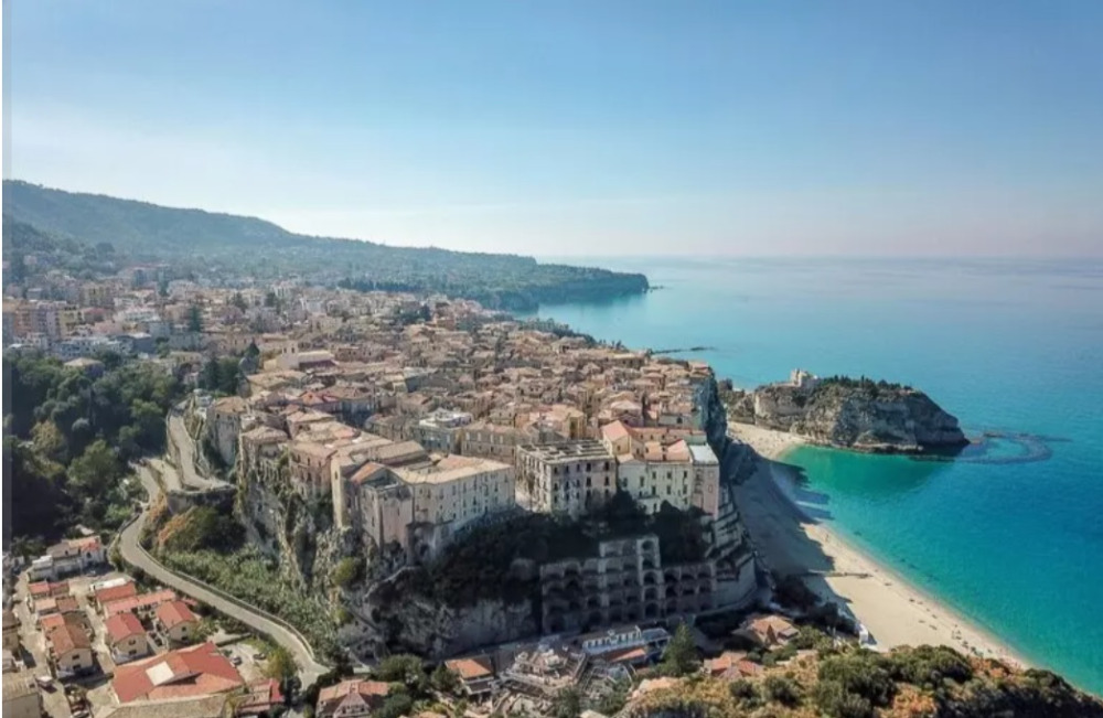 Jetcost: “Tropea e Reggio tra città più ambite per le vacanze 2024”