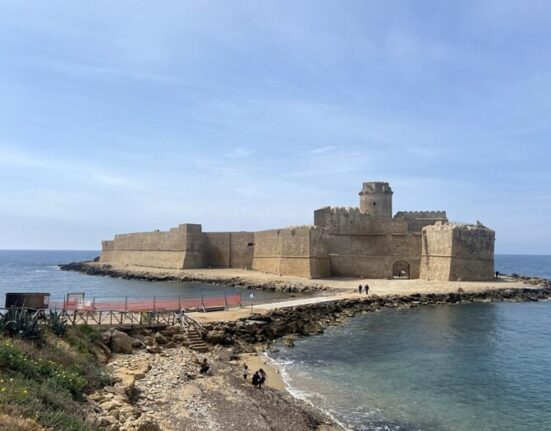 Riapre al pubblico il borgo interno al Castello di Le Castella