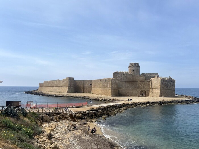 Riapre al pubblico il borgo interno al Castello di Le Castella