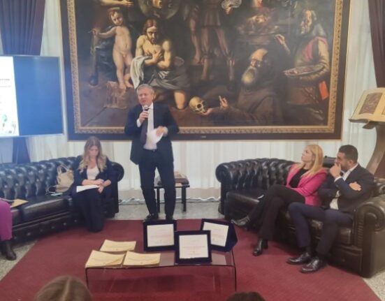 Palazzo Campanella: premiati gli studenti del concorso ‘Rispettami’ contro la violenza di genere